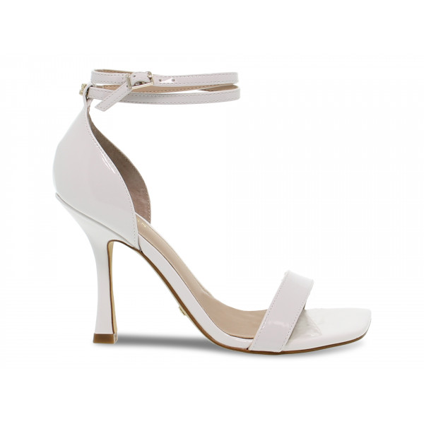 Sandalo con tacco Guess SANDALO FERRAGNI in vernice bianco Donna Sandalo con tacco