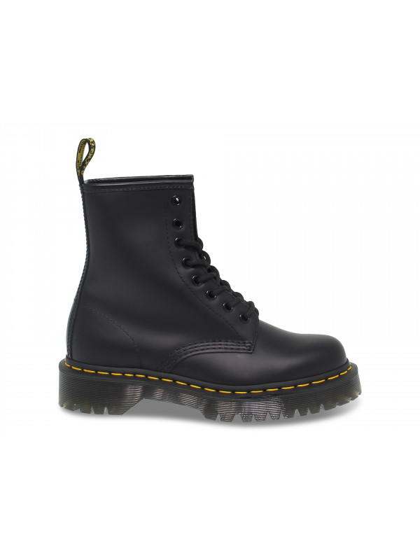 Dr martens 1460 smooth black sale hot sale