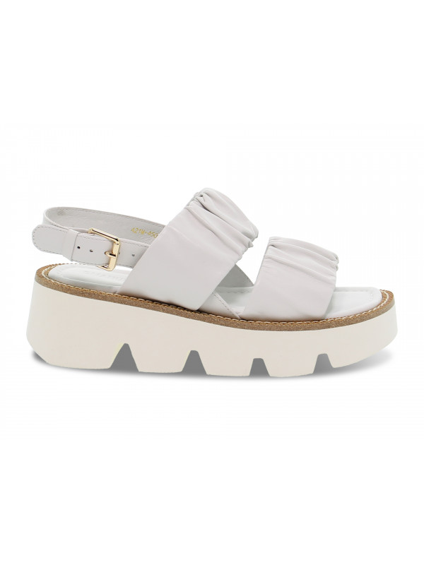 Flat sandals Emanuèlle Vee SANDALO DUE FASCE CON PIEGHE in white tassel