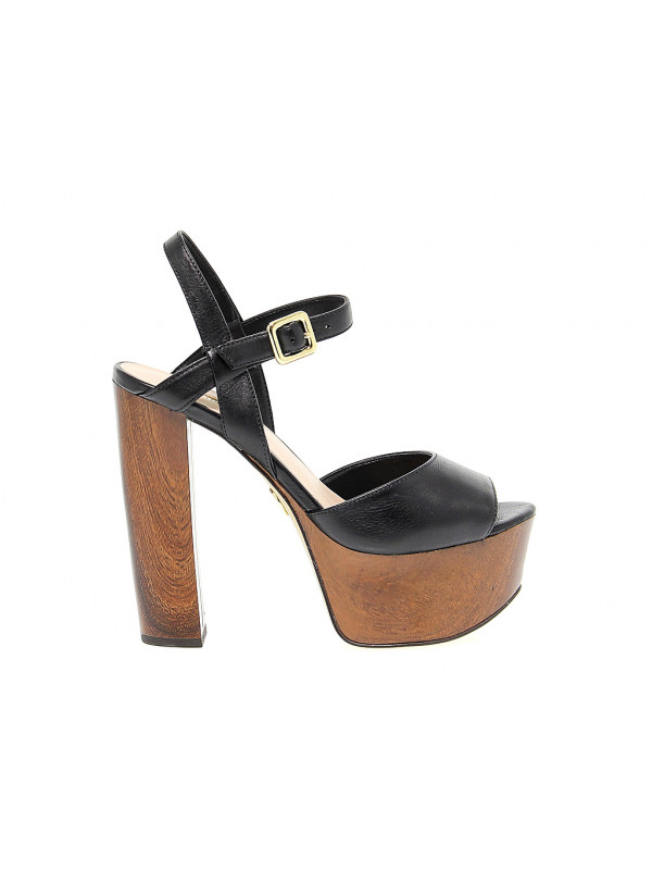 Heeled sandal Guess in leather