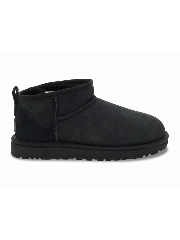 Ankle boot UGG Australia CLASSIC ULTRA MINI BLACK in black suede leather