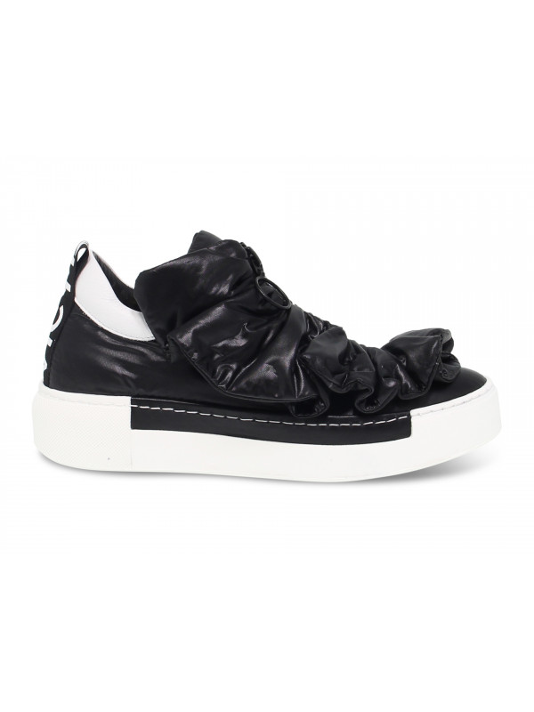 Sneakers Vic Matie in pelle e nylon nero e bianco