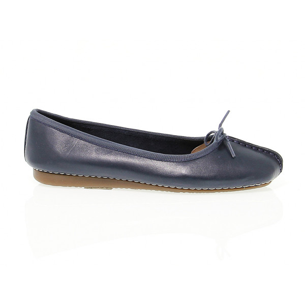 Flat shoe Clarks FRECKLE ICE in blue leather