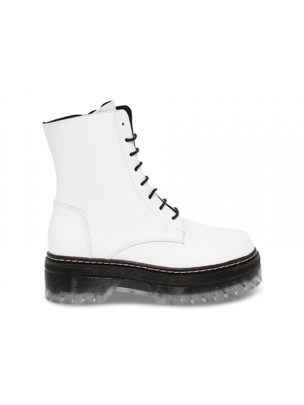 Low boot Tosca Blu GENNA in white paint
