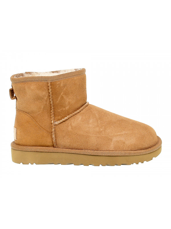 Botin tobillero UGG Australia MINI CLASSIC II CHESTNUT de gamuza beige -  Guidi Calzature - Nueva Colección Primavera y Verano 2022 - Guidi Calzature